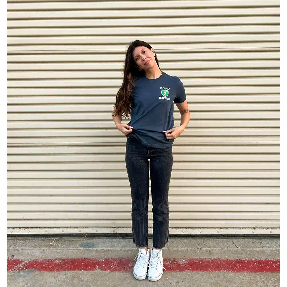 Female model wearing r2r logo womens relaxed crop tee